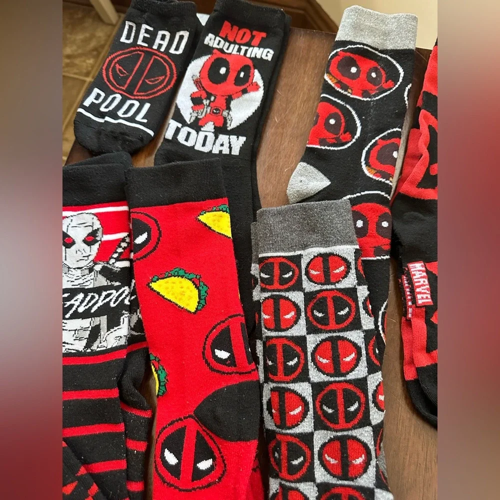 Deadpool socks bundle - Picture 3 of 6